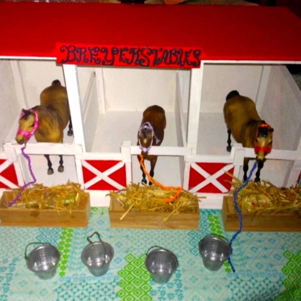 Breyer horses with handmade stables and loads of accessories